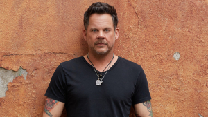 Image of Gary Allan w/ Julie Eddy